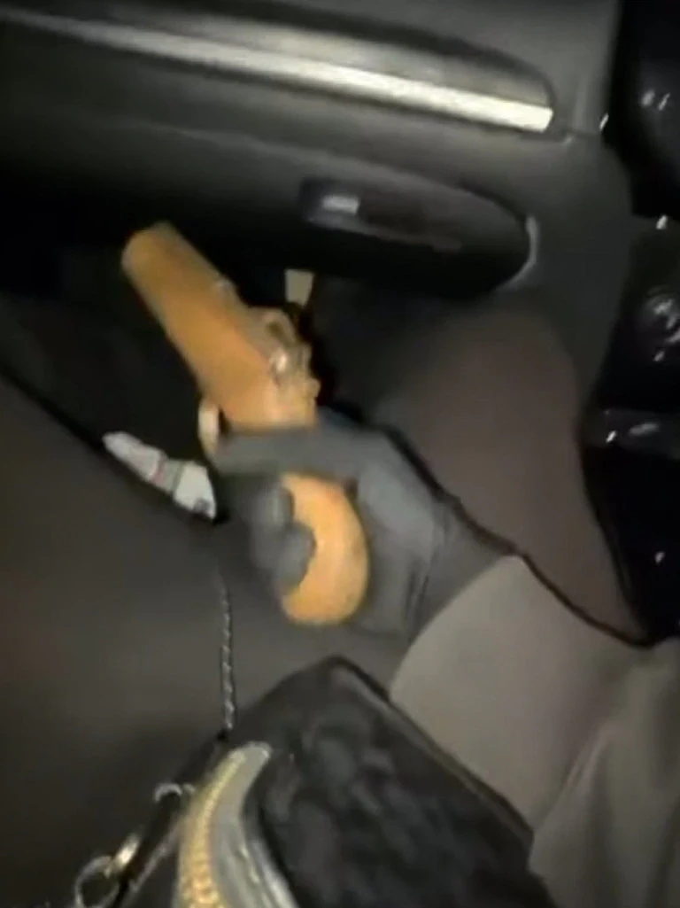 太嚣张!澳洲少年连偷30辆车,网上疯狂炫耀,警员被气炸:法律就是个笑话 - 3