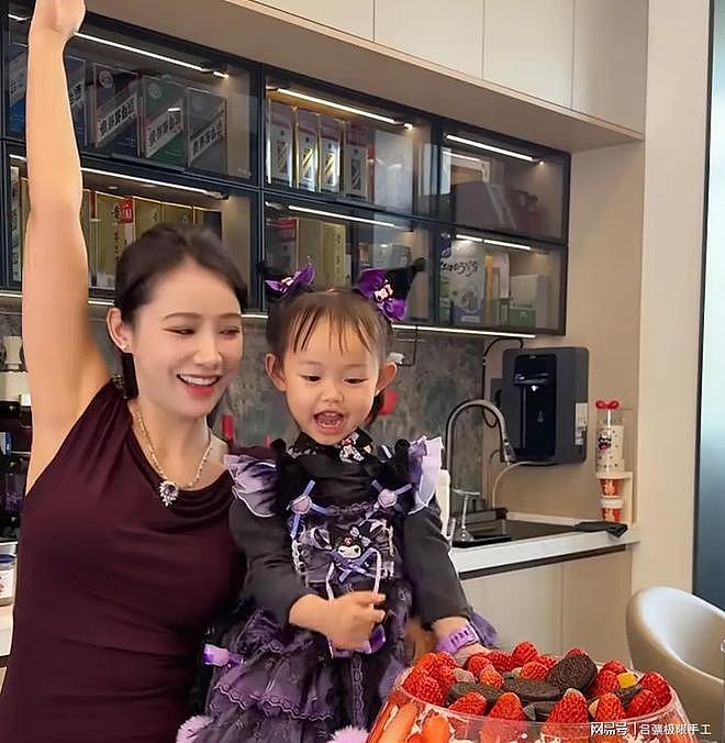 网红表妹李KK破产,未婚生女掉粉百万转行卖小吃 - 8
