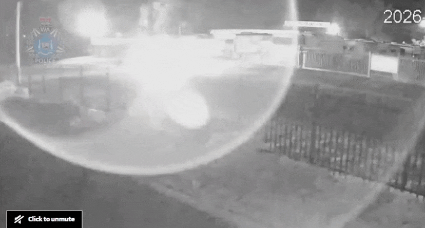 珀斯南部车辆遭人纵火,嫌犯逃跑画面曝光,警方悬赏2.5万缉凶(GIF/组图) - 1