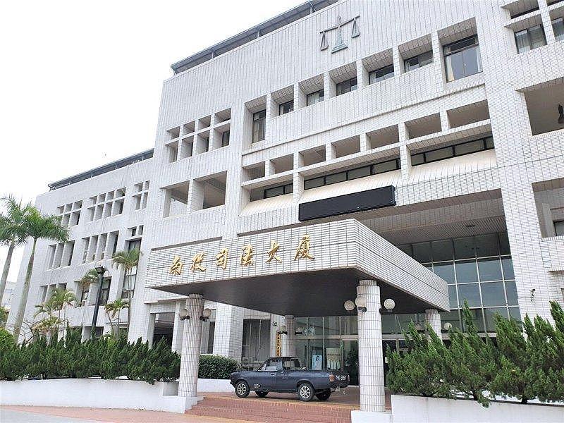 9岁女儿遭2男性侵，母亲竟称“她说谎”，还多次陪加害人出庭（图） - 1