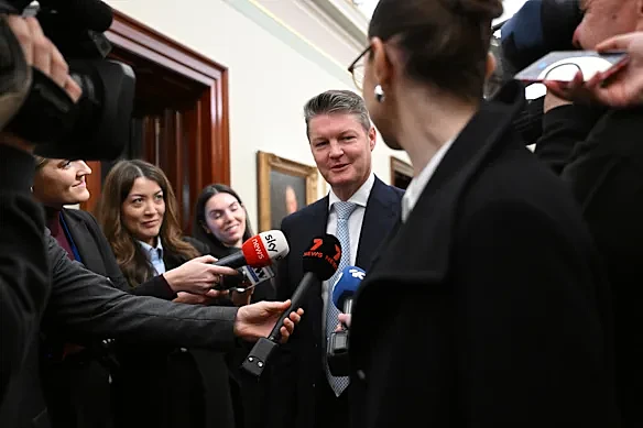 维州州长遭遇信任危机,副州长关键时刻表忠心!“逼宫”计划彻底落空(组图) - 2