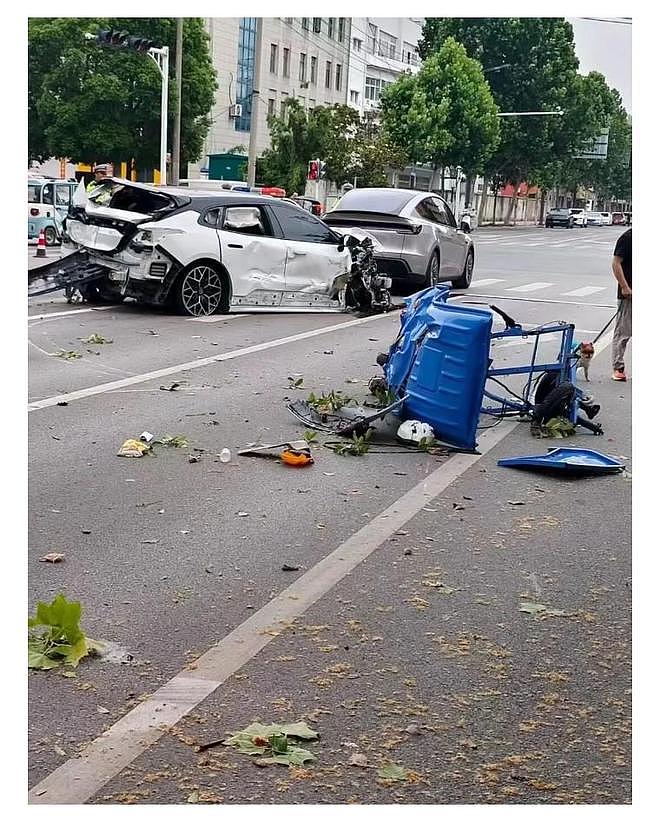 江苏环卫夫妻被撞双双身亡！目击者单方口述惹误会？真相让人咂舌 - 1