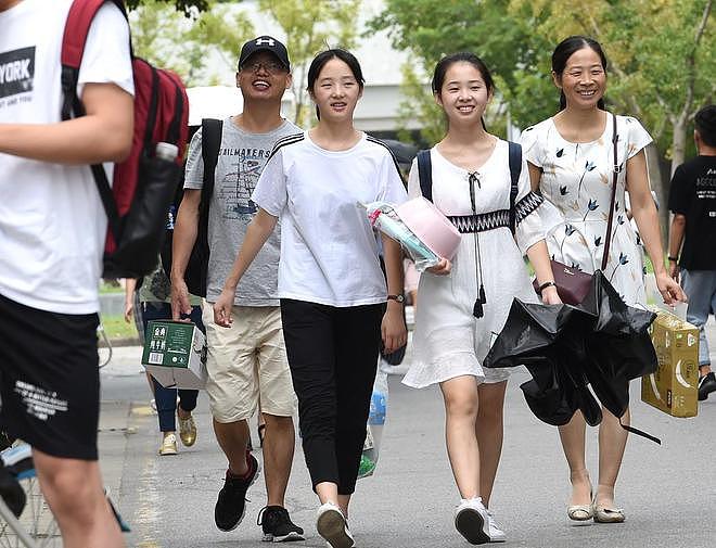 大学生彻底破防:刚考上的大学变成了衡水,大学高中化正席卷中国(组图) - 2