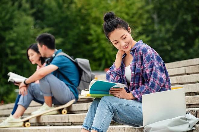 大学生彻底破防:刚考上的大学变成了衡水,大学高中化正席卷中国(组图) - 7