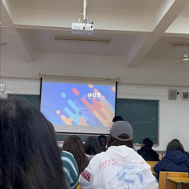 大学生彻底破防:刚考上的大学变成了衡水,大学高中化正席卷中国(组图) - 15