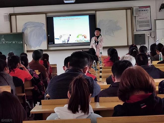 大学生彻底破防:刚考上的大学变成了衡水,大学高中化正席卷中国(组图) - 18