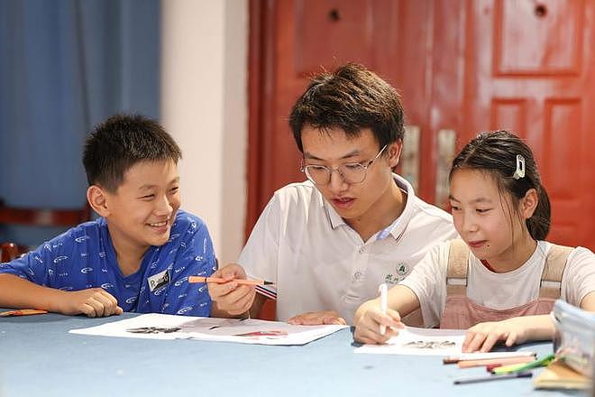 大学生彻底破防:刚考上的大学变成了衡水,大学高中化正席卷中国(组图) - 19