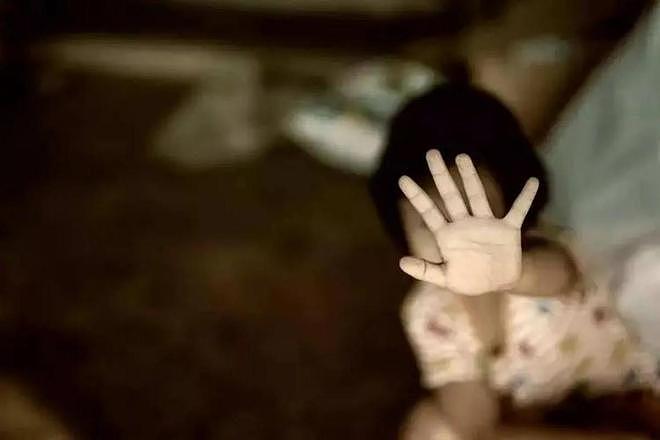14岁女孩被40余名男子施暴8年！母亲明码标价：“想玩给钱就行”（组图） - 1