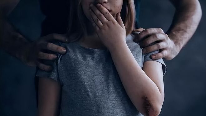 14岁女孩被40余名男子施暴8年！母亲明码标价：“想玩给钱就行”（组图） - 3
