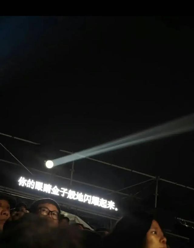 周冬雨被曝演话剧不背台词,热搜第一(组图) - 5