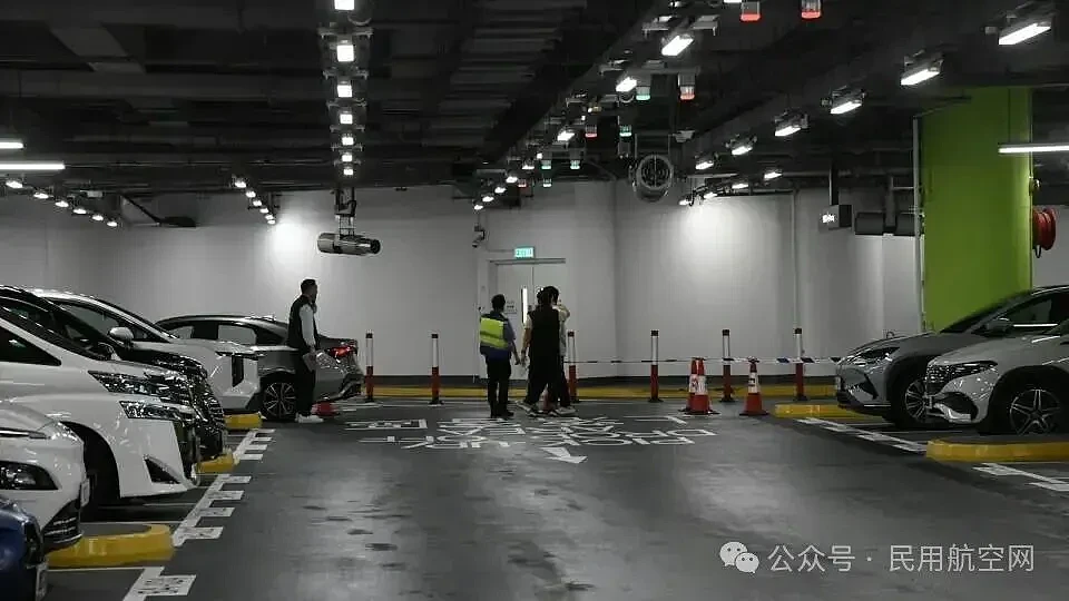 香港机场突发黄金大劫案！700万港元金条被抢（组图） - 1