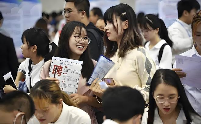 大学生的天塌了：考上的大学竟然变成了衡水，大学高中化席卷全国（组图） - 13