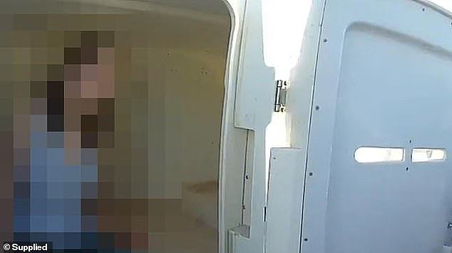 14岁新州少女残忍刺杀10岁女童，因精神分裂免罪，专家称服药可重返社区 - 6