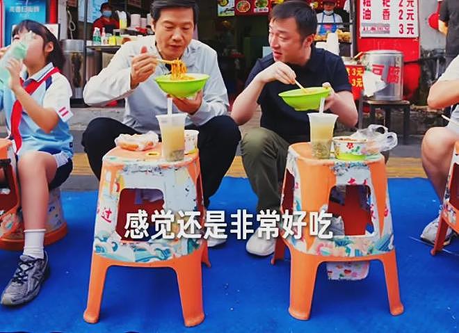 雷军武汉街边吃面翻车:亲民吐槽成作秀,全网恶搞嘲讽声不断(组图) - 2