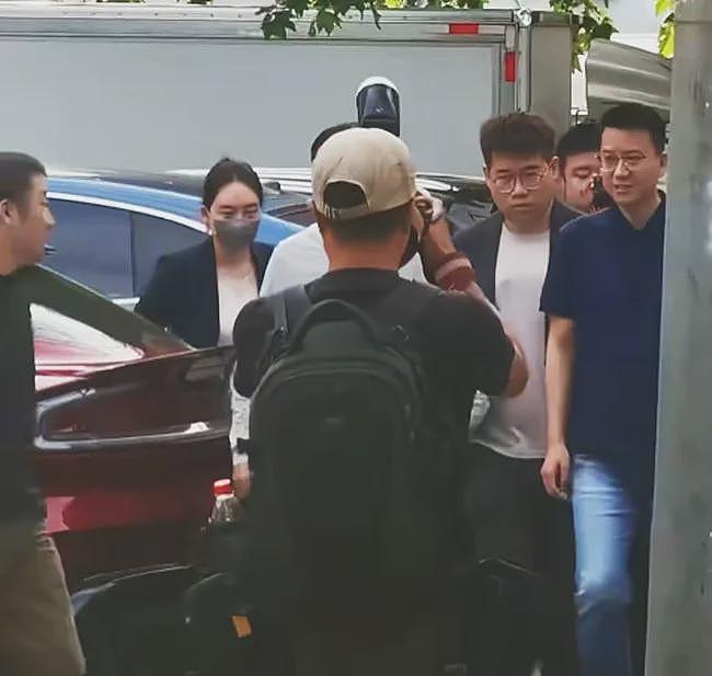 雷军武汉街边吃面翻车:亲民吐槽成作秀,全网恶搞嘲讽声不断(组图) - 5