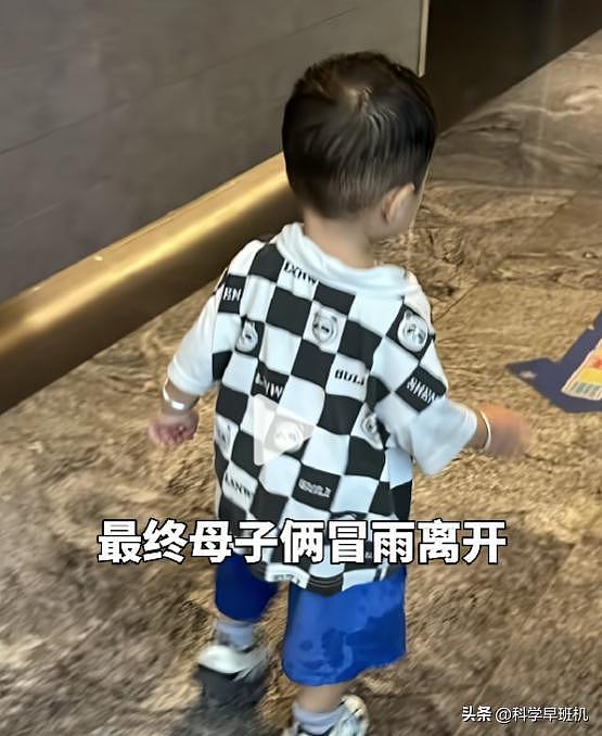 宝妈带娃避雨被保安撵：本地人爆料，不是第一次，商家生意恐要黄（组图） - 17