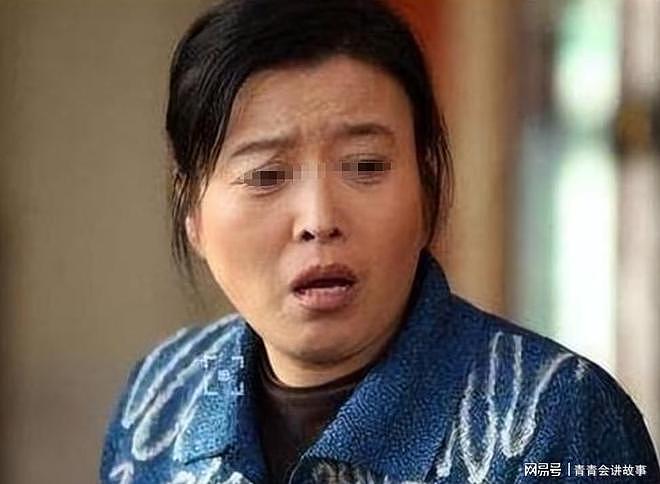 女子半月逛30次超市买大量桶装水,店长决定报警,警方破门后震惊(组图) - 6