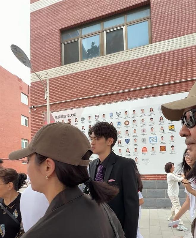 陈建斌儿子高中毕业!1米96学霸儿子对蒋勤勤的美貌0继承(组图) - 12