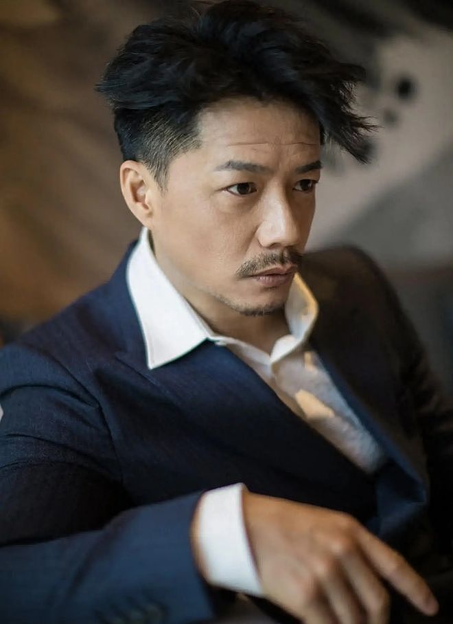 周冬雨全程念稿,导演竟说“没要求背词”?这澄清比不背词更离谱(组图) - 2