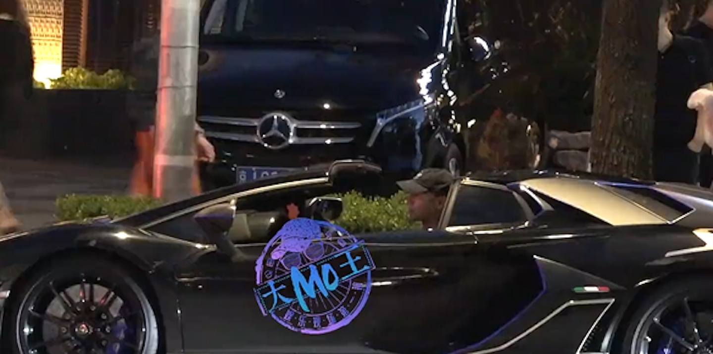 黄子韬北京开兰博基尼违停遭举报 交警:涉3项违法 - 4