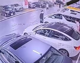 香港机场黄金大劫案细节曝光！男子遭刀匪威胁，被抢700万金条，手脚被砍伤（组图） - 2