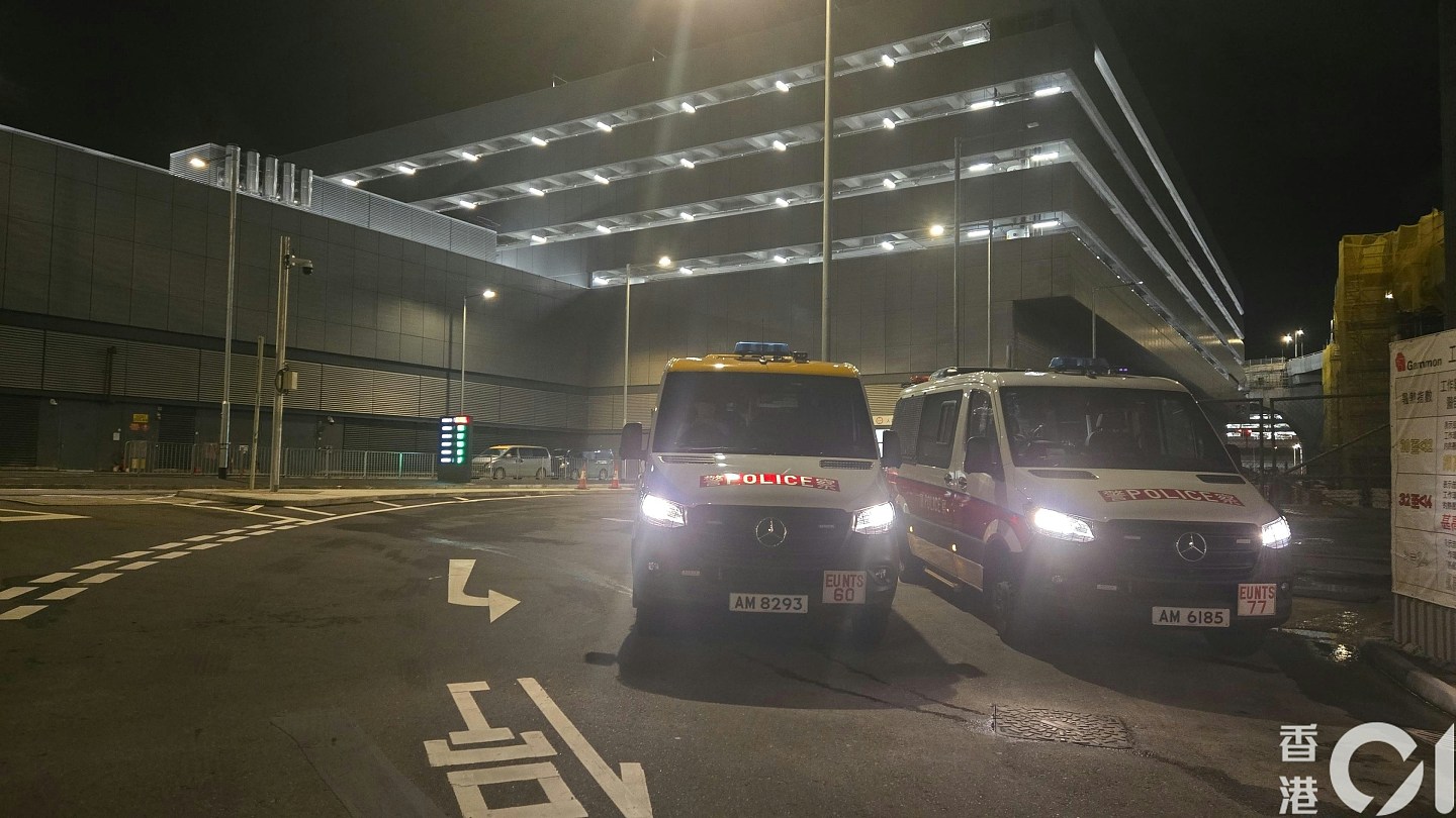 香港机场黄金大劫案细节曝光！男子遭刀匪威胁，被抢700万金条，手脚被砍伤（组图） - 15