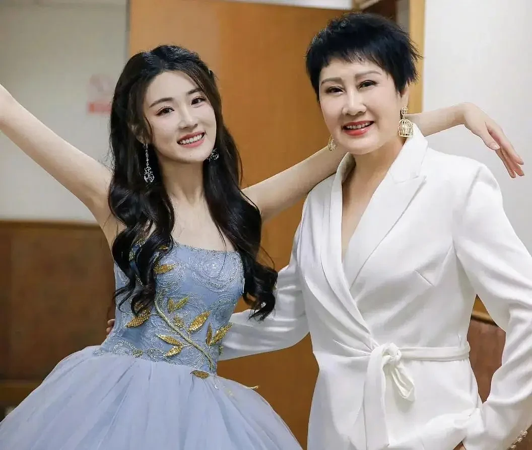 张凯丽被骂到关评！星二代女儿也受连累.... - 1