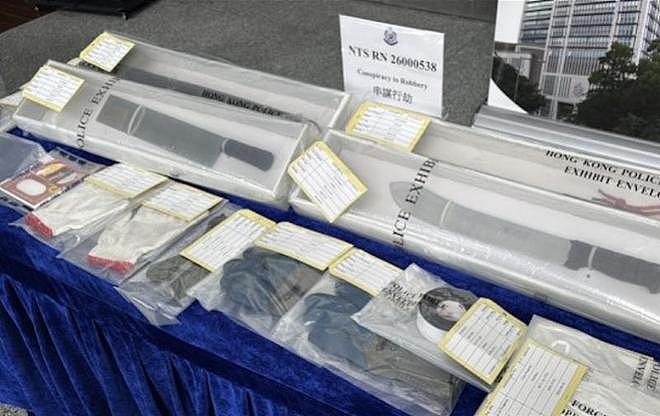 6·18香港机场抢金案，7人被捕，仍有人在逃，金条未寻回 - 4