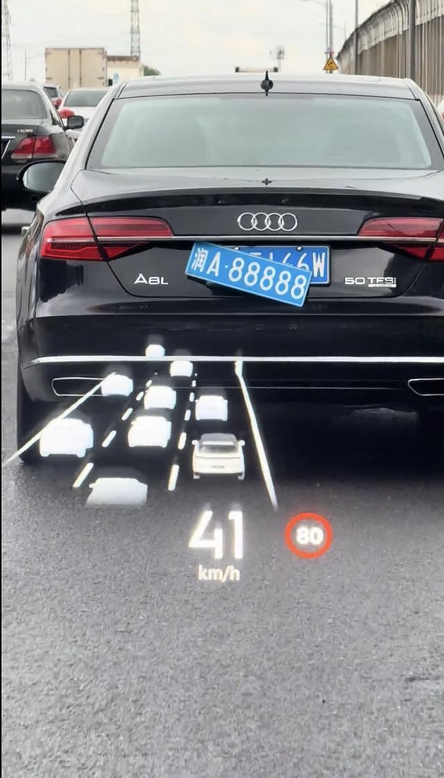 长沙街头一奥迪车悬挂套牌“润A88888”，当地交警：已传唤当事司机 - 1