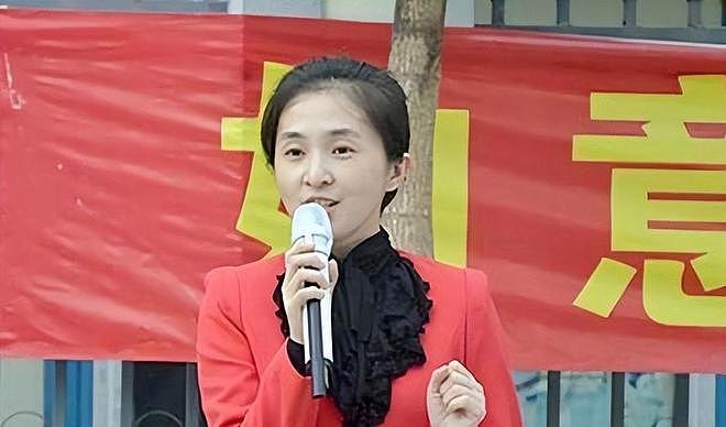 “最美校长胡红梅”堕落史:凭美貌走上巅峰,但一夜之间人设崩塌 - 6