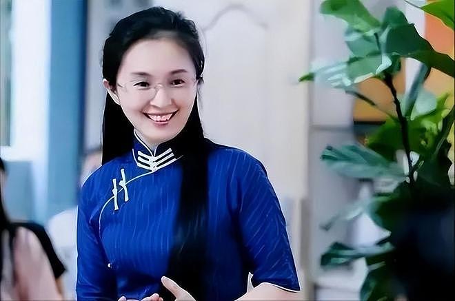 “最美校长胡红梅”堕落史:凭美貌走上巅峰,但一夜之间人设崩塌 - 8