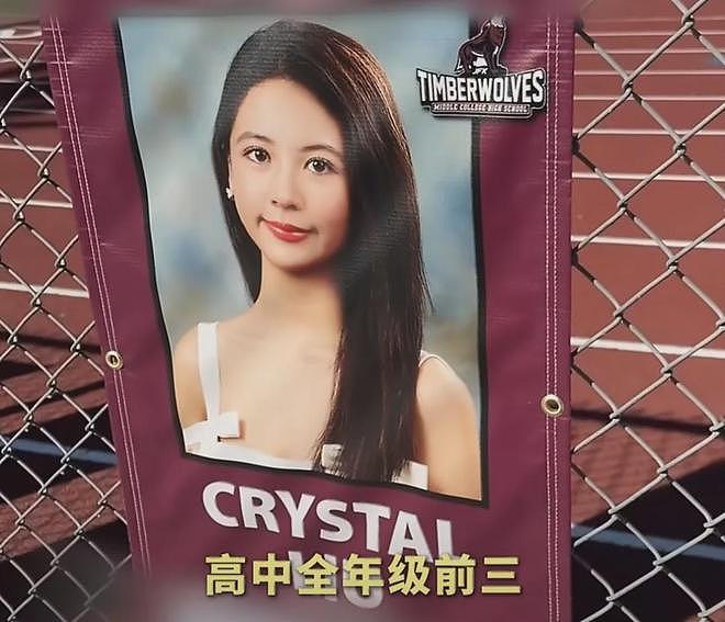 最美星二代、翁虹女儿高分毕业,身披非遗云肩惊艳海外毕业典礼 - 2