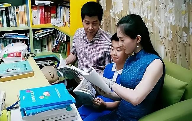 凭美貌走上巅峰！深圳“最美校长”一夜之间翻车（组图） - 10