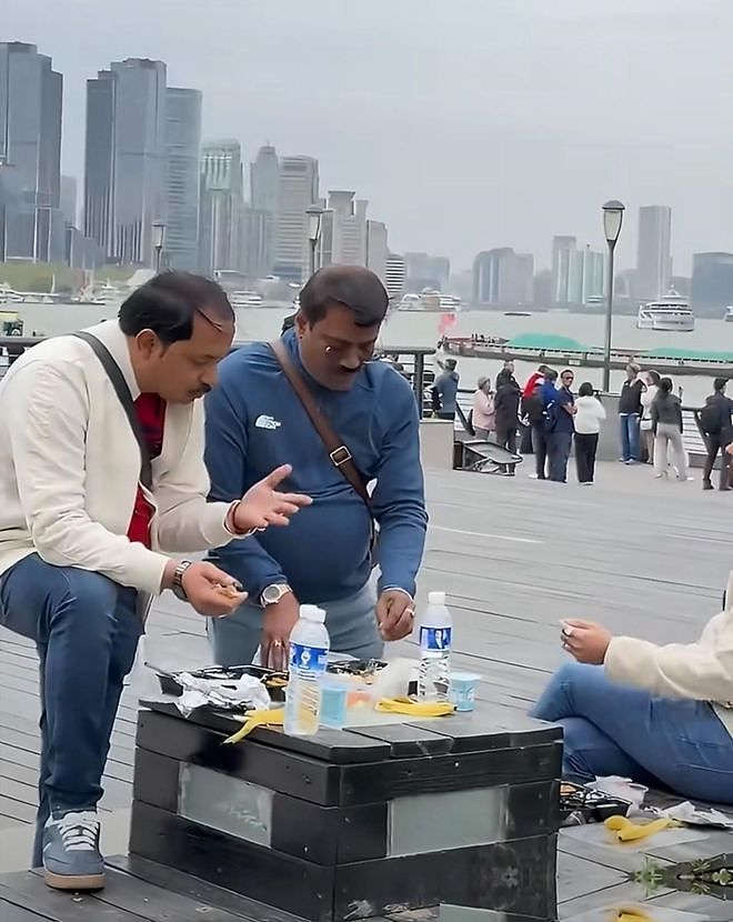 印度人南京街头制造闹剧,多国收紧签证,南京:规则面前不姑息!(组图) - 4