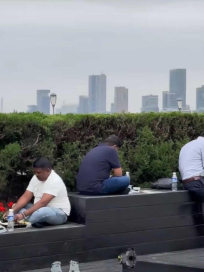 印度人南京街头制造闹剧,多国收紧签证,南京:规则面前不姑息!(组图) - 5