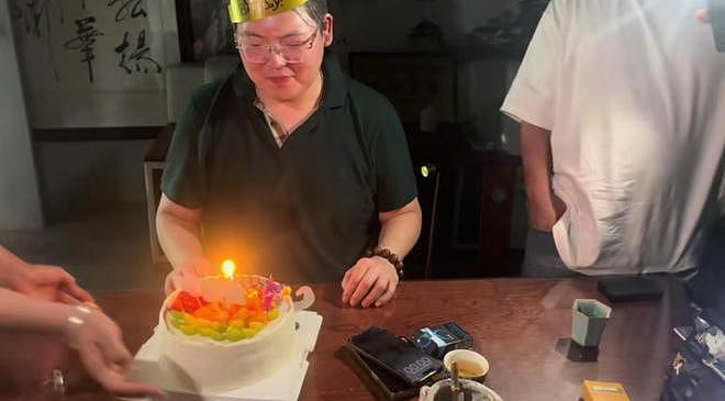 向佐的采访视频爆火后，向太在向佑账号留言，愿母子俩早日和解（组图） - 14