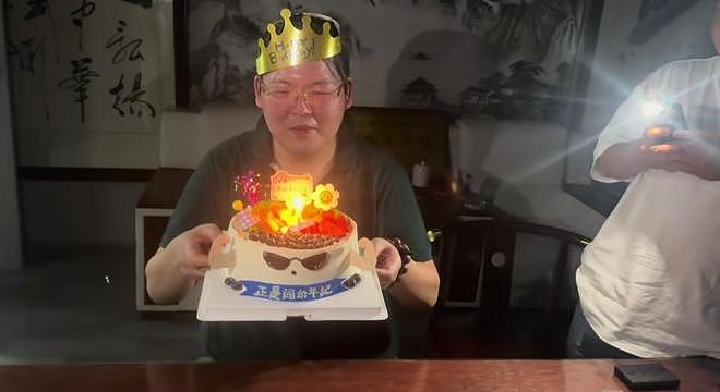 向佐的采访视频爆火后，向太在向佑账号留言，愿母子俩早日和解（组图） - 16