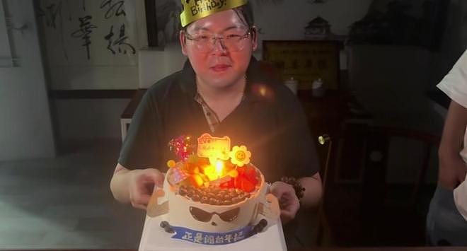 向佐的采访视频爆火后，向太在向佑账号留言，愿母子俩早日和解（组图） - 18