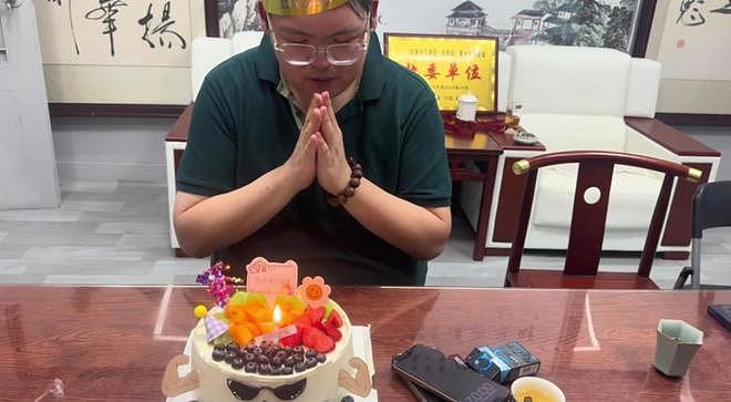 向佐的采访视频爆火后，向太在向佑账号留言，愿母子俩早日和解（组图） - 19