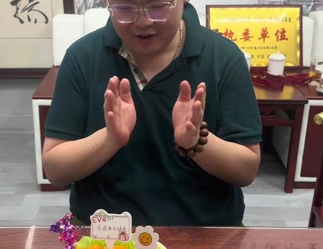 向佐的采访视频爆火后，向太在向佑账号留言，愿母子俩早日和解（组图） - 20