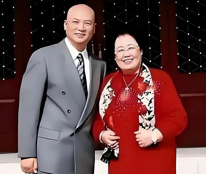 丧妻不到三月，74岁“唐僧”被拍与年轻女子同行，原因很简单 - 4