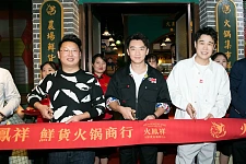 中国餐饮“赛道”上，全是跑路的明星