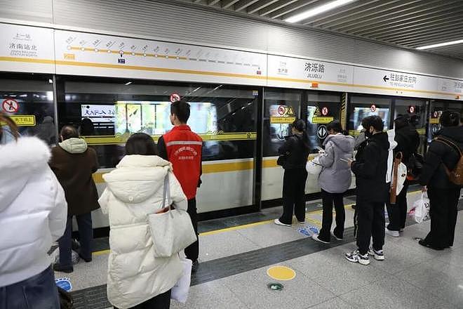 客流暴跌59%，一年亏损2000亿！昔日城市出行主力正“断臂求生” - 9