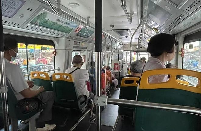 客流暴跌59%，一年亏损2000亿！昔日城市出行主力正“断臂求生” - 11