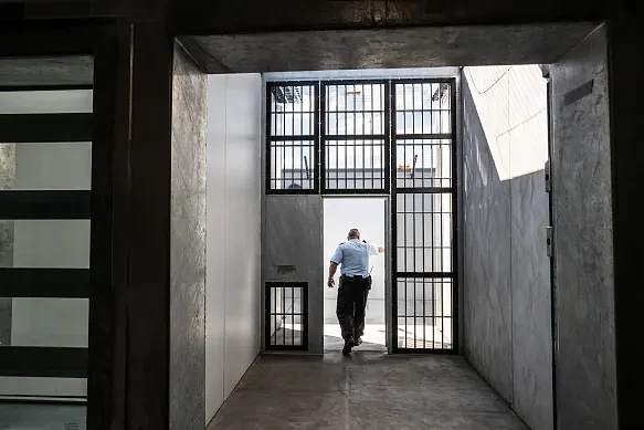 成年起就一直坐牢!澳洲31岁男子刑满在即,却因“太危险”面临继续羁押 - 3