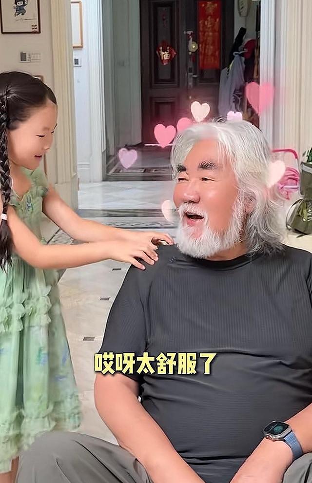 张纪中父亲节引热议，继子端洗脚水一幕看呆网友（组图） - 6