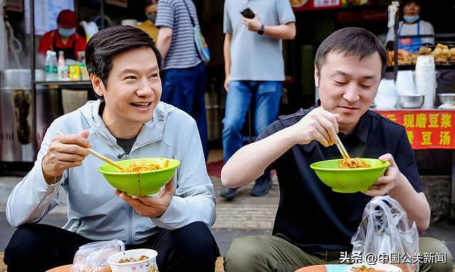 雷军回应吃早饭摆拍，小米公关部天塌了！ - 2
