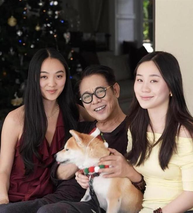 63岁李连杰罕见晒全家福,四个女儿全部出镜,长女很像前妻黄秋燕 - 9