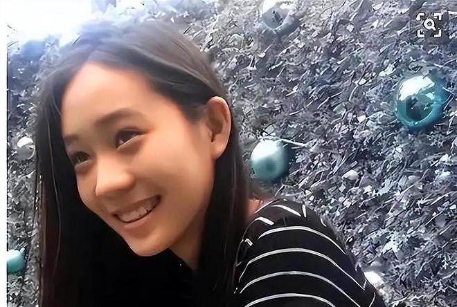 63岁李连杰罕见晒全家福,四个女儿全部出镜,长女很像前妻黄秋燕 - 10