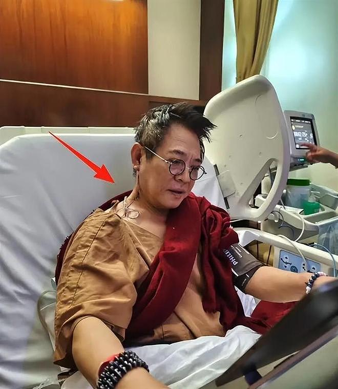 63岁李连杰罕见晒全家福,四个女儿全部出镜,长女很像前妻黄秋燕 - 16